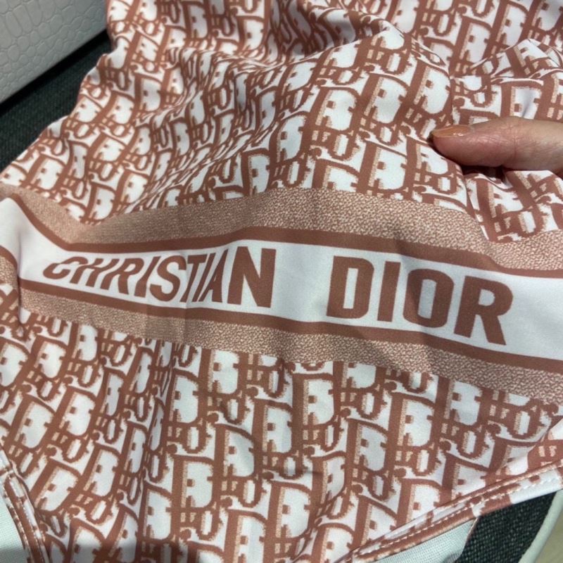 CHRISTIAN DIOR